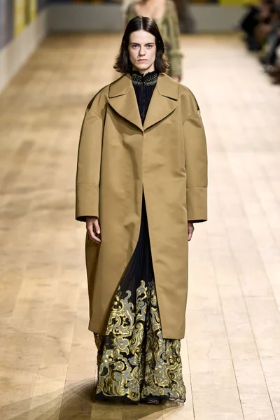 Look 63